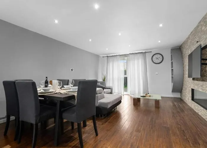 Superb Stonewall Terrace London